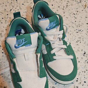 Nike green women's shoes